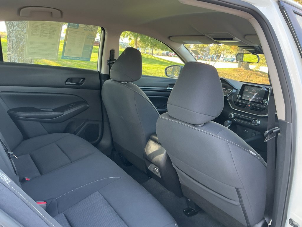 Used 2025 Nissan Altima 2.5 SV FWD image 29