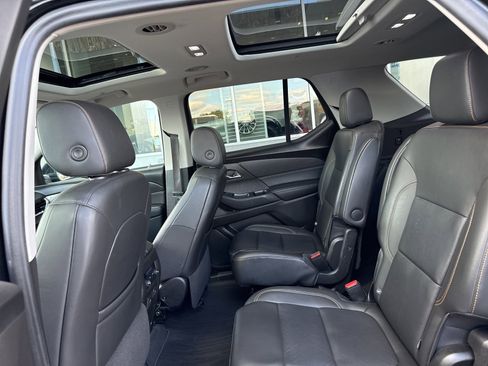 Used 2021 Chevrolet Traverse RS image 18