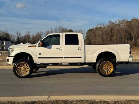 Used 2013 Ford F250 Platinum w/ FX4 Off Road Pkg image 8