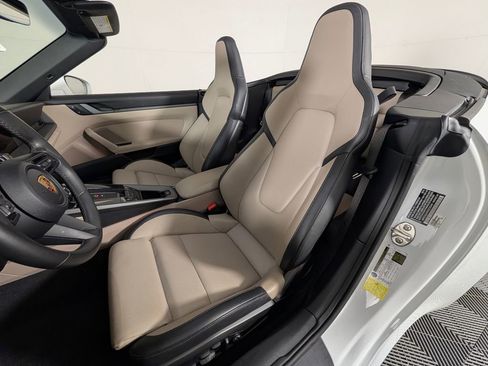 Certified 2025 Porsche 911 Carrera RWD image 5