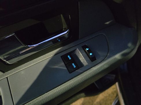 Used 2013 Ford F150 XLT w/ Mid Equipment Group image 12