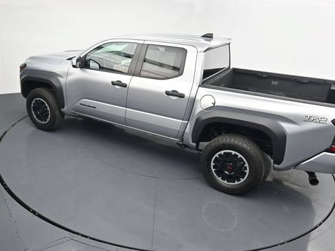 Used 2024 Toyota Tacoma TRD Off-Road AWD/4WD image 27