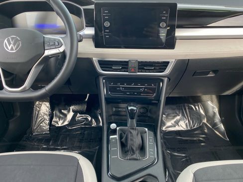 Used 2025 Volkswagen Taos SE image 11