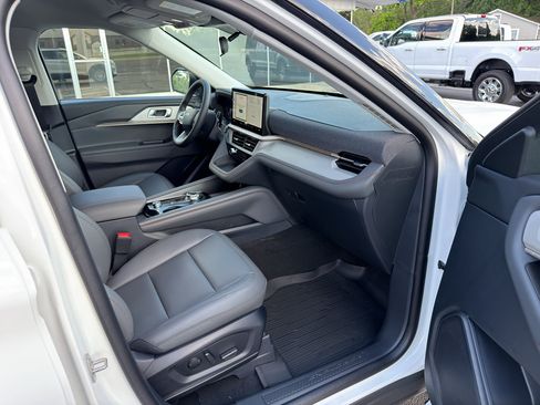 New 2026 Ford Explorer Active w/ Active Comfort Package RWD image 13