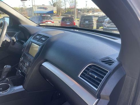 Used 2016 Ford Explorer XLT w/ Equipment Group 202A image 14