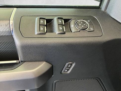 Used 2019 Ford F150 XLT w/ Equipment Group 302A Luxury AWD/4WD image 15