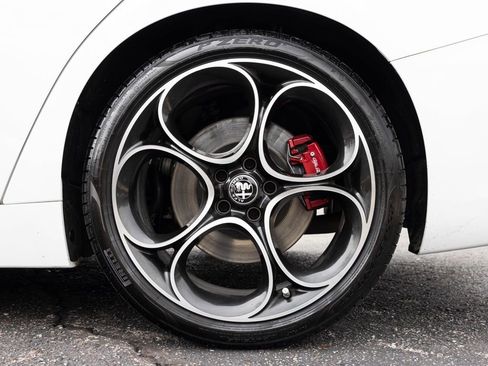 Used 2023 Alfa Romeo Giulia Veloce image 74