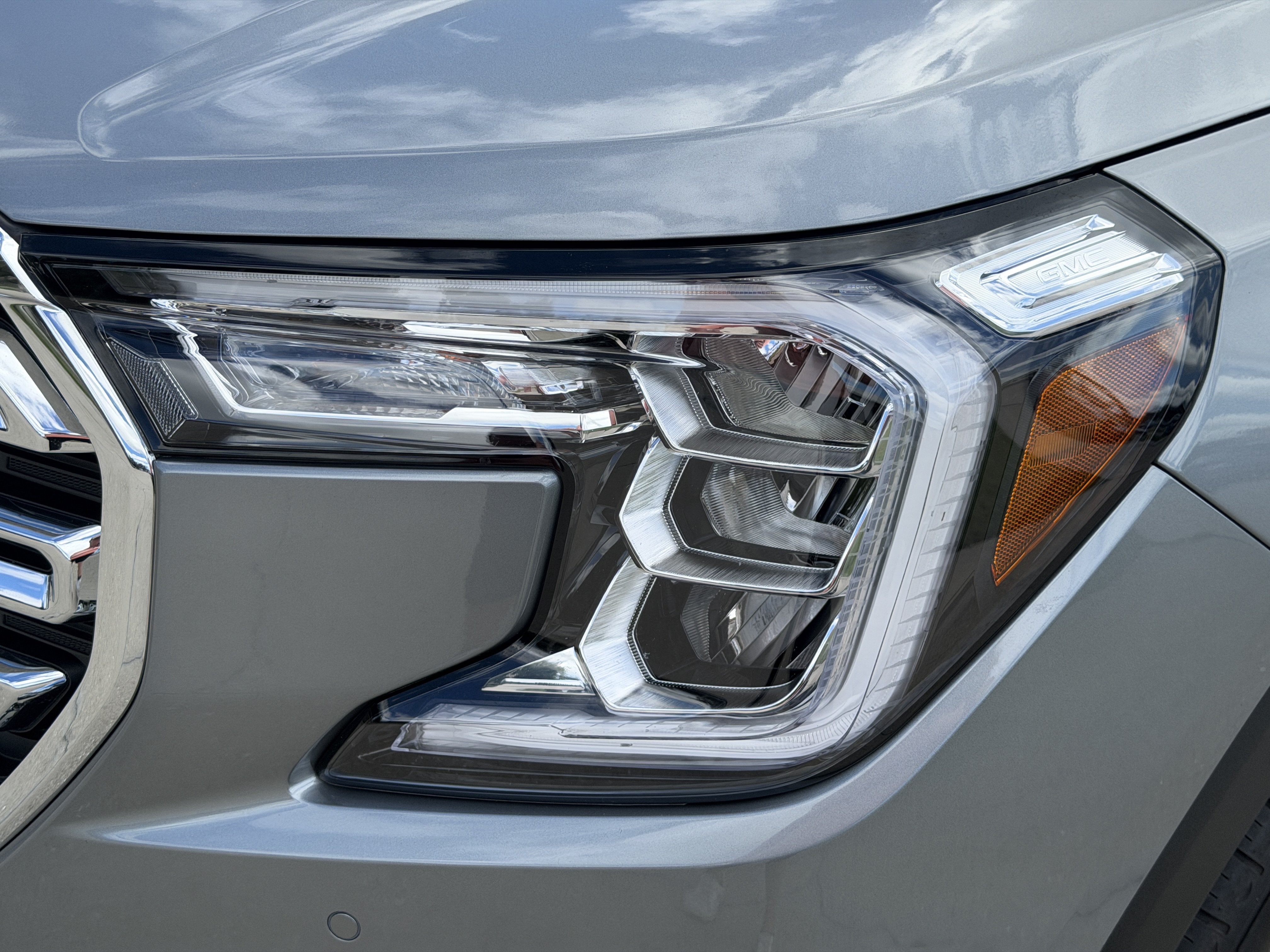 Used 2024 GMC Terrain SLT w/ Tech Package AWD/4WD image 8