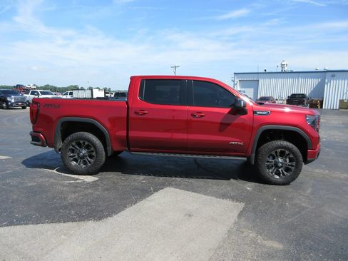 Used 2024 GMC Sierra 1500 AT4 w/ Technology Package AWD/4WD image 4