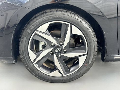 Certified 2023 Hyundai Elantra SEL w/ Convenience Package FWD image 32