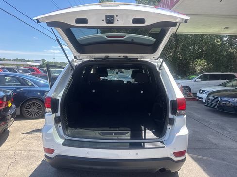 Used 2020 Jeep Grand Cherokee Laredo RWD image 14