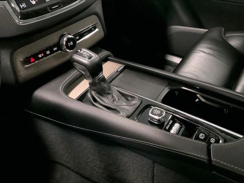 Used 2021 Volvo XC90 T6 Inscription w/ Climate Package image 16