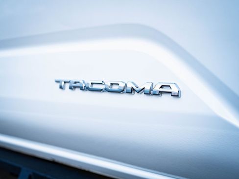 Used 2025 Toyota Tacoma SR5 image 16