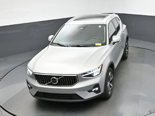 Used 2024 Volvo XC40 B5 Plus AWD/4WD image 19