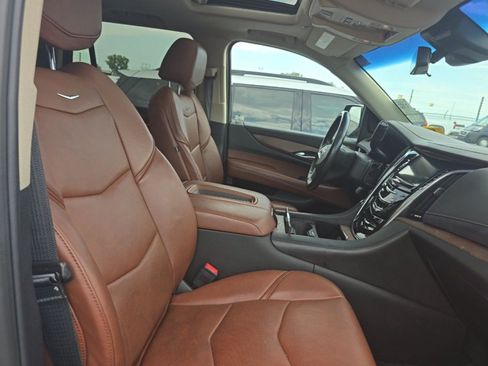 Used 2019 Cadillac Escalade Premium Luxury AWD/4WD image 11