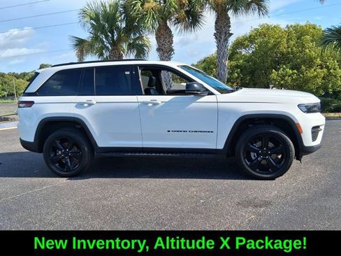 Certified 2025 Jeep Grand Cherokee Altitude AWD/4WD image 8