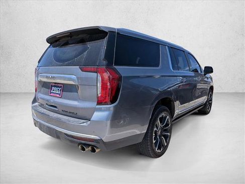 Used 2022 GMC Yukon XL Denali AWD/4WD image 3