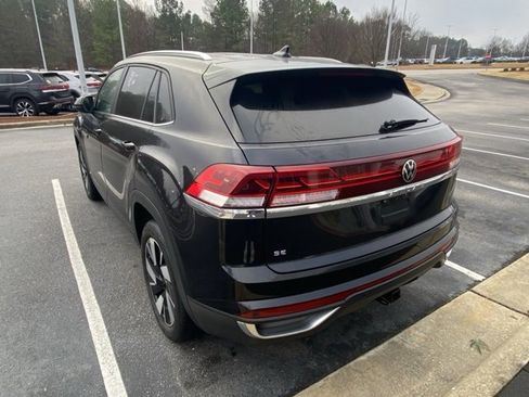 Used 2024 Volkswagen Atlas Cross Sport SE image 3