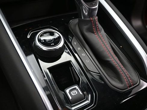 Used 2024 Chevrolet Colorado Z71 w/ Z71 Convenience Package 2 image 21