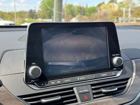 Used 2025 Nissan Altima 2.5 SV image 17