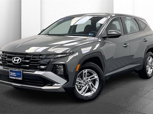 Certified 2025 Hyundai Tucson SE image 11