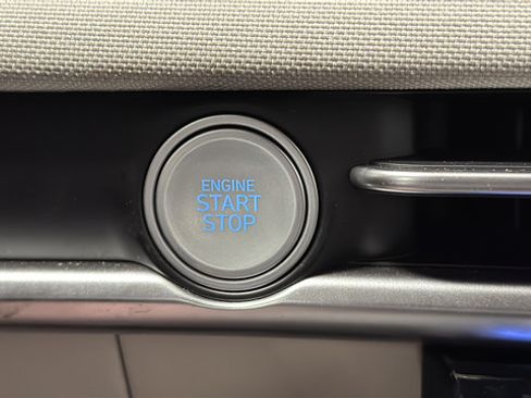 Used 2025 Hyundai Tucson Limited AWD/4WD image 23