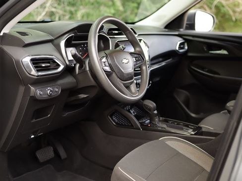 Used 2021 Chevrolet TrailBlazer LT w/ Convenience Package FWD image 9