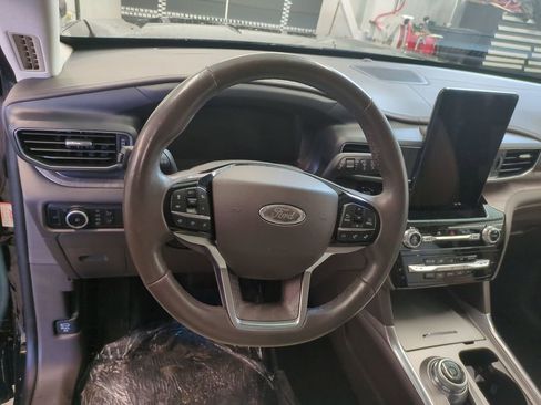 Used 2023 Ford Explorer Platinum w/ Technology Package image 18