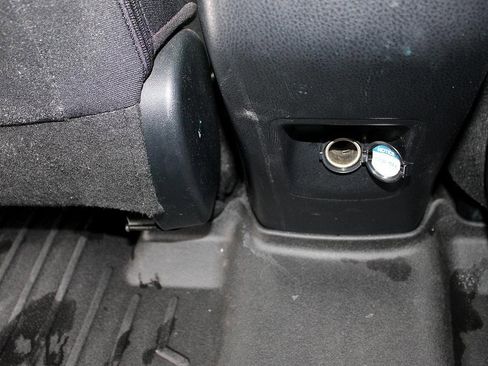 Used 2017 Toyota RAV4 LE Plus image 32