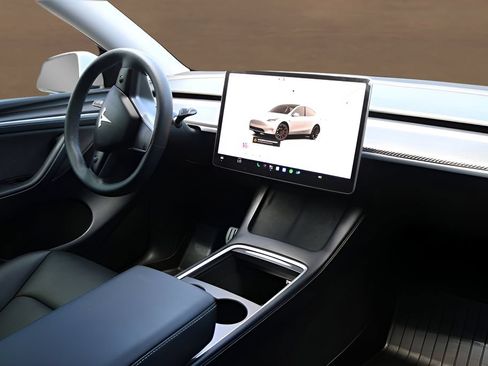 Used 2025 Tesla Model Y Performance AWD/4WD image 21
