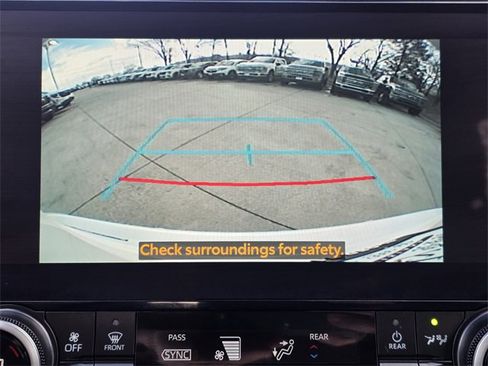 Used 2026 Toyota Highlander XLE image 16