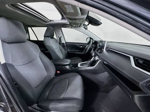 Used 2020 Toyota RAV4 XLE w/ Convenience Package FWD image 35
