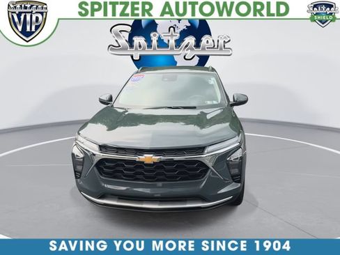 Used 2025 Chevrolet Trax LT FWD image 3