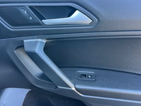 Used 2020 Volkswagen Tiguan SE w/ Panoramic Sunroof Package FWD image 23