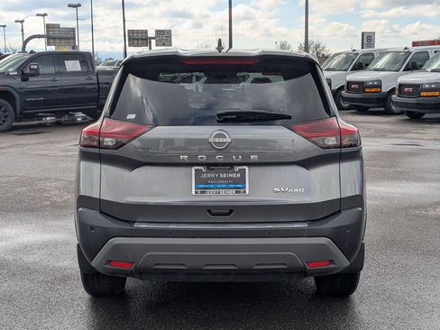 Used 2022 Nissan Rogue SV image 5