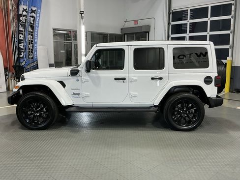 Used 2022 Jeep Wrangler Unlimited Sahara w/ Cold Weather Group image 49
