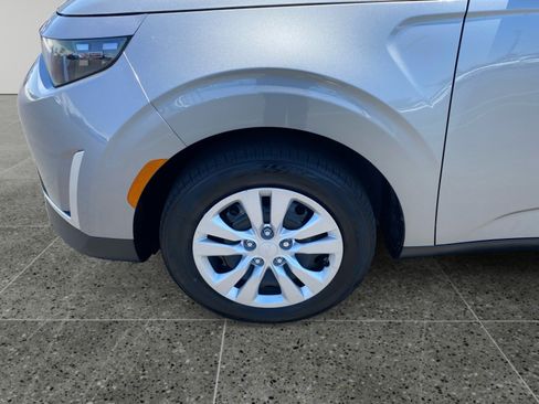 Used 2025 Kia Soul LX FWD image 14
