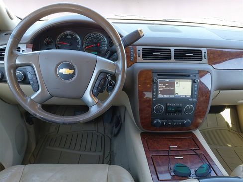 Used 2012 Chevrolet Avalanche LTZ image 12