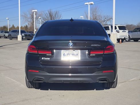 Used 2022 BMW 530e w/ Premium Package image 6