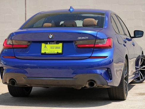 Used 2021 BMW 330i Sedan w/ M Sport Package RWD image 4