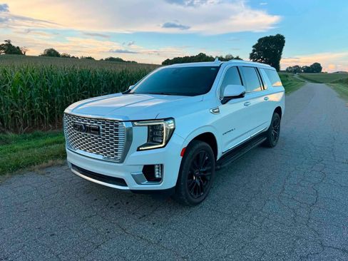 Used 2021 GMC Yukon XL Denali AWD/4WD image 3