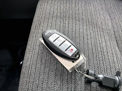 Certified 2021 Nissan Rogue SV FWD image 14
