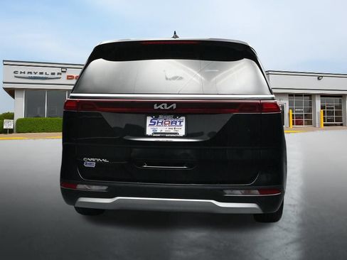 Used 2024 Kia Carnival EX FWD image 4