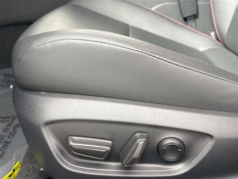 Certified 2025 Toyota Prius Plug-In Hybrid image 29