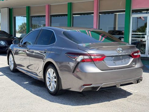 Used 2023 Toyota Camry SE FWD image 3