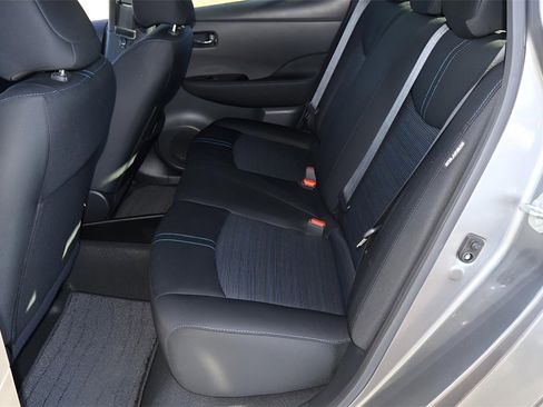 Used 2022 Nissan Leaf SV w/ SV Technology Package image 10