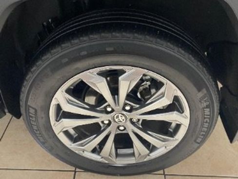 Used 2022 Toyota RAV4 XLE Premium AWD/4WD image 27