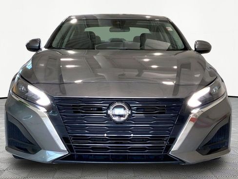 Used 2023 Nissan Altima 2.5 SV FWD image 2