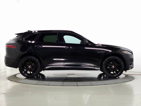 Certified 2022 Jaguar F-PACE S image 9