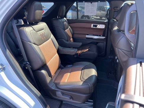Used 2022 Ford Explorer King Ranch w/ Premium Technology Package RWD image 22